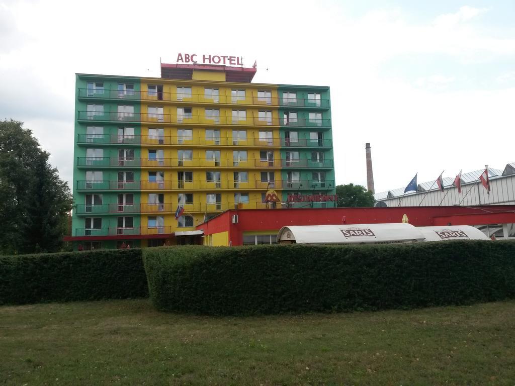 ABC Hotel Neutra Exterior foto